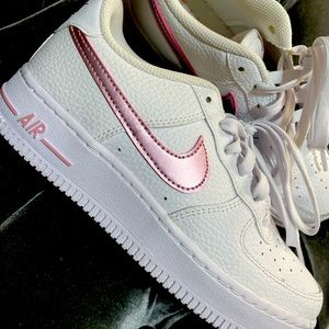 Girls Size 4 Rose Gold Nike Air Force 1 Sneaker